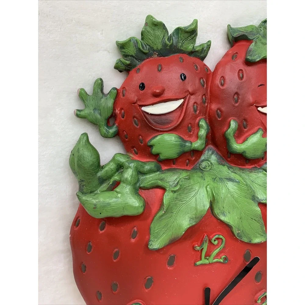 Vintage Anthromorphic Laughing Face Strawberry Red Retro Kitchen Clock Untested‎